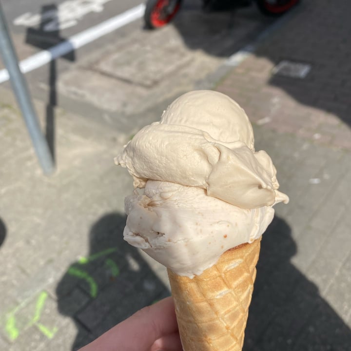 photo of Oui Oui Brussels Vegan icecream shared by @giadalett on  23 May 2022 - review