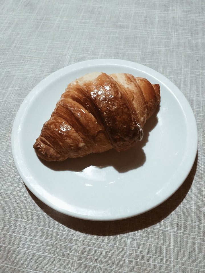 photo of Sablêe Vegana Croissant Rellena De Crema Pastelera shared by @itsmiranda on  08 Sep 2019 - review
