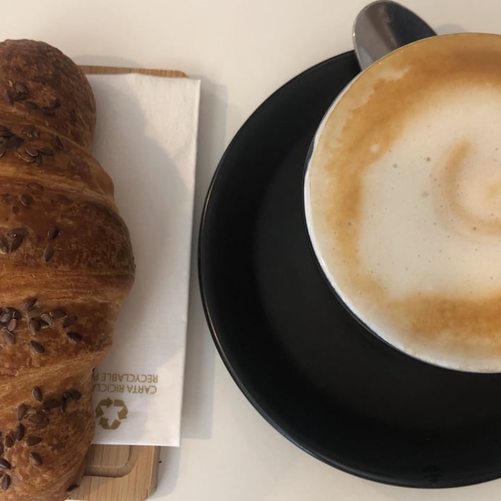 photo of Bar Caffetteria La Rosa Blu brioche e cappuccino shared by @norahmegh on  28 Jun 2022 - review