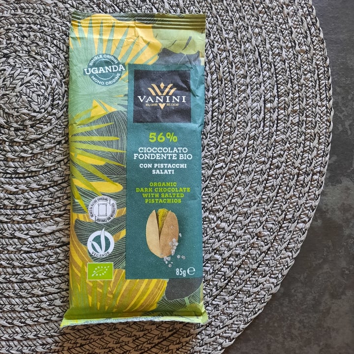 photo of Vanini Cioccolato fondente bio con pistacchi salati shared by @emiott on  08 Jul 2022 - review