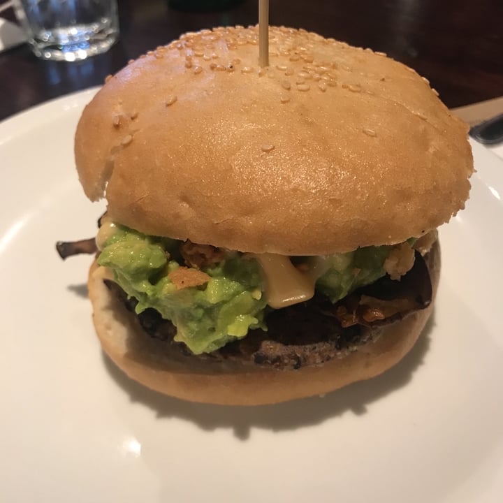 review photo of Aleman Experto Hamburguesa Vegana Spicy shared by @trinicorvalan on 27 Nov 2019 - review