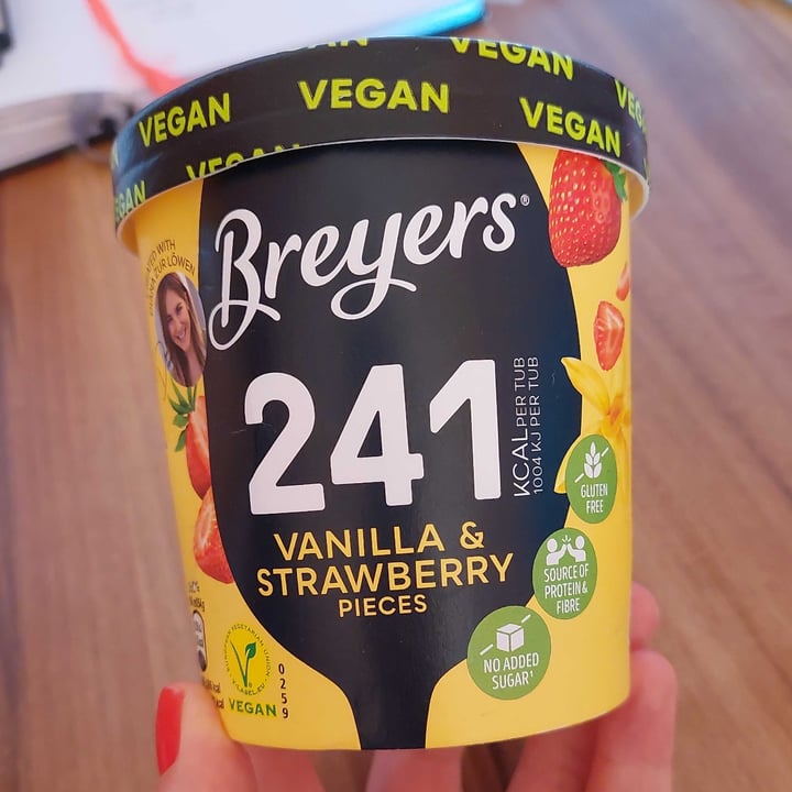 photo of Breyers Vanilla and Strawberry shared by @nele-k on  23 May 2022 - review