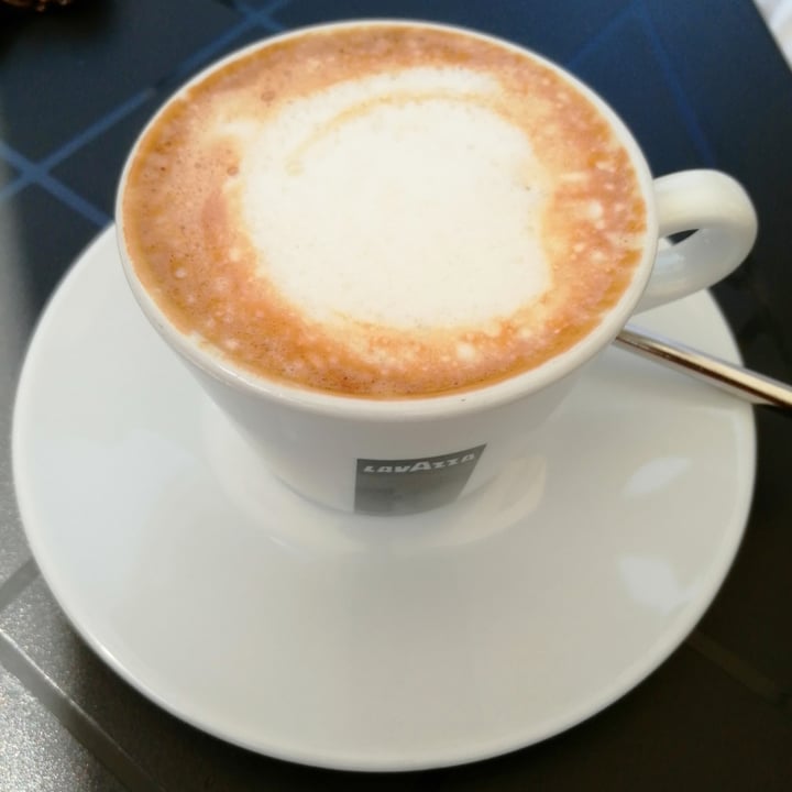 photo of Bar Julia Cappuccino Con Latte Di Soya shared by @fedevegana on  13 May 2022 - review