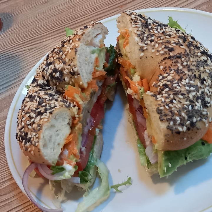review photo of Kleinsky's DELICATESSEN Veggie Bagel shared by @mariskar on 15 May 2022 - review