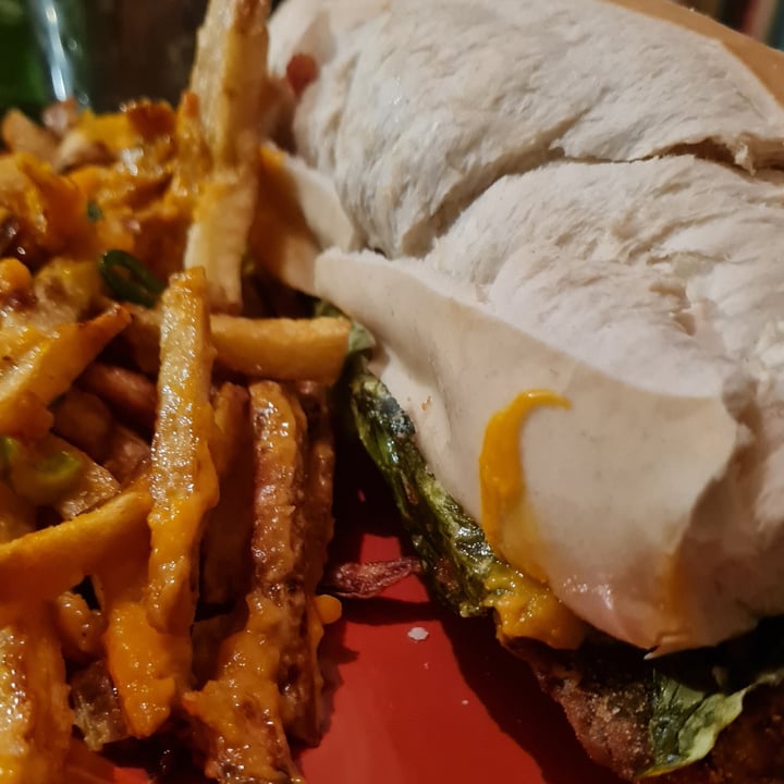 photo of Randy Vegan Food Sandwich De Milanesa Clásico Con Papas Fritas Con Chedar shared by @pablo on  13 Jul 2021 - review