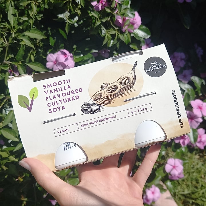 review photo of Woolworths Smooth Vanilla Flavoured Cultured Soya Yogurt shared by @teenagevegan on 21 Mar 2022 - review