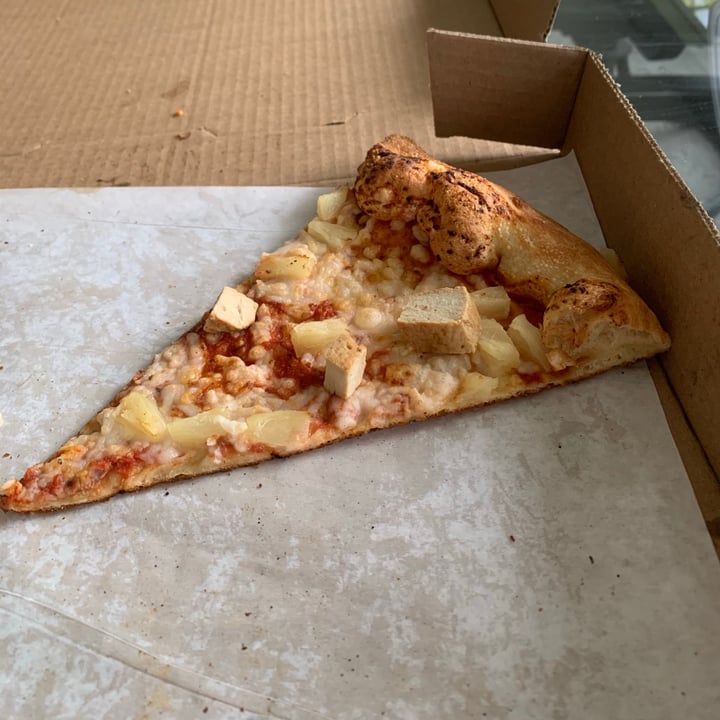 photo of Ariela’s Pizza & Kosher Kitchen Vegan Honolulu Pizza (sub chicken for ham) shared by @candidlycam on  21 Apr 2021 - review