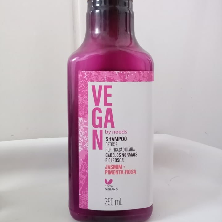 review photo of Vegan by Needs Shampoo vegano shared by @eduquanta on 22 Apr 2022 - review