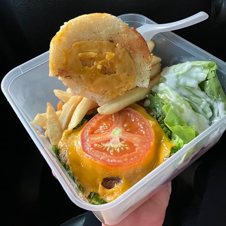 photo of Makan Vegan Geylang Burger Set Meal shared by @glitteryunicorn on  08 Jul 2022 - review