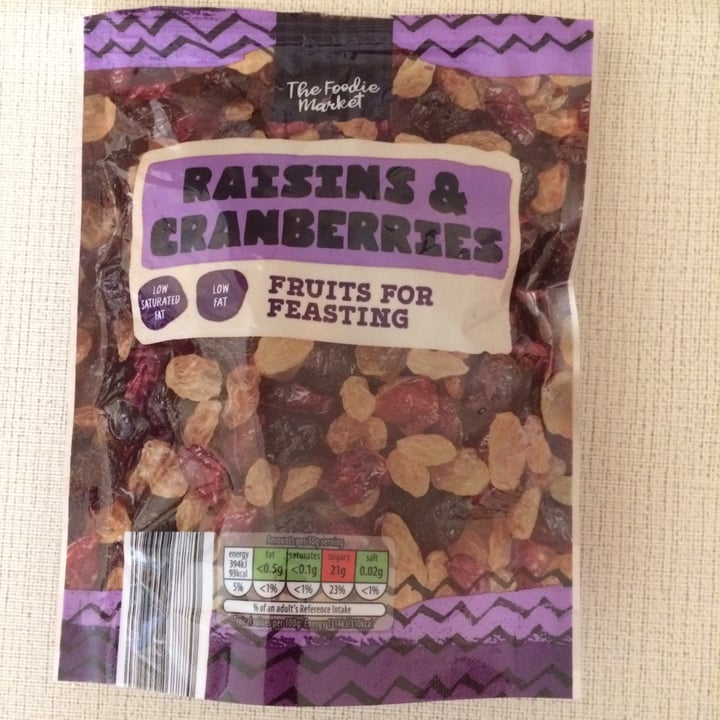 review photo of The Foodie Market Raisins & Cranberries shared by @cazmikk on 09 May 2022 - review