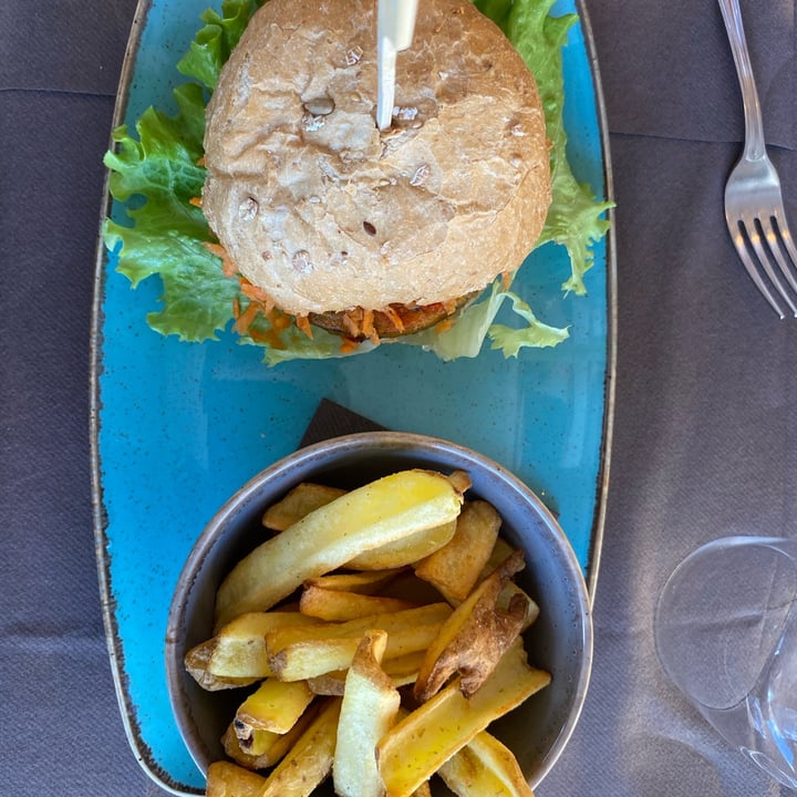 photo of Hero Burger & Delicious burger ortolano shared by @tattavegan on  06 Nov 2022 - review