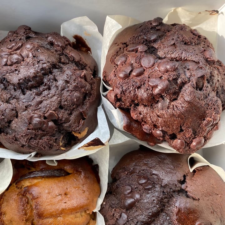 photo of Food Lover’s Market Choc Chip Muffin shared by @globalvegan on  16 Jul 2021 - review