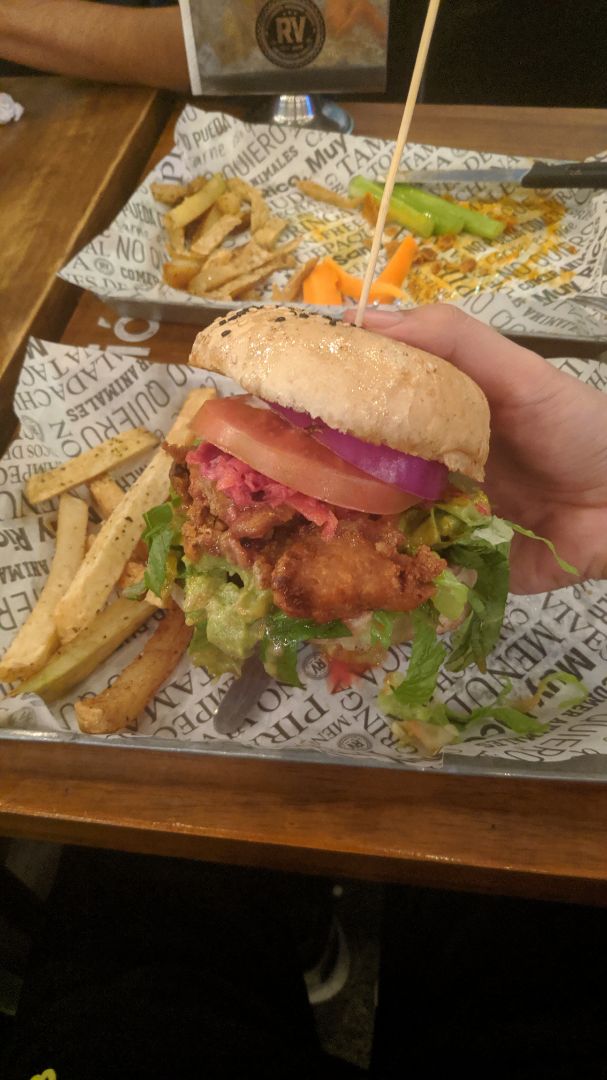 review photo of Revolucion Verde Chickn free Diablo Burguer shared by @edgaarjmz on 05 Dec 2019 - review