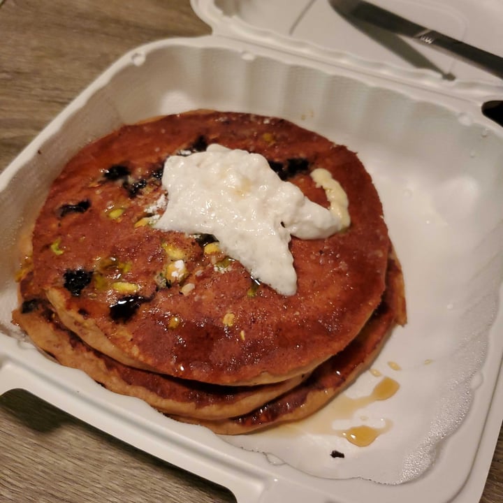 photo of Silver Diner- Cherry Hill Blueberry Oatmilk Pancakes shared by @lucyfoxx on  15 Mar 2021 - review