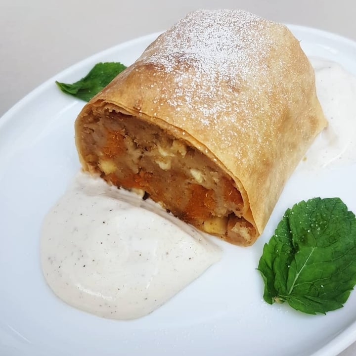 photo of Venuss Apfelstrudel shared by @learamirez on  29 Aug 2020 - review