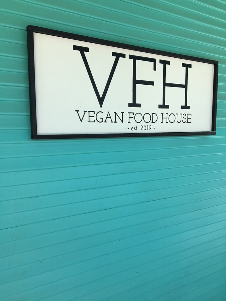 review photo of Vegan Food House Bacon Avocado Tomato sandwhich w/cheese shared by @f3l1p3 on 19 May 2019 - review