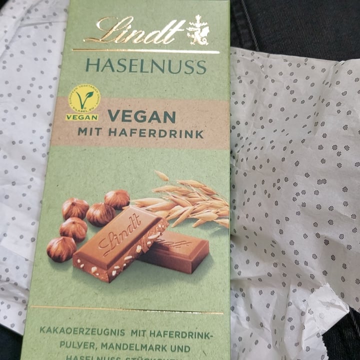review photo of Lindt Haselnuss Vegan Mit Haferdrink shared by @opheliatheopheliac on 30 Apr 2022 - review