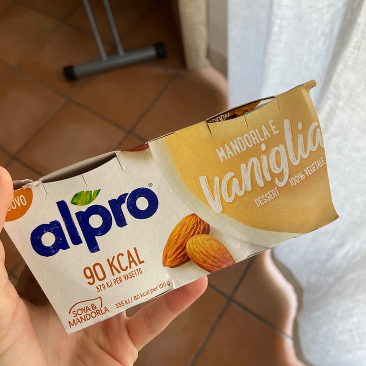 photo of Alpro 2 X Almond and Vanilla shared by @chiaranaive on  26 May 2022 - review