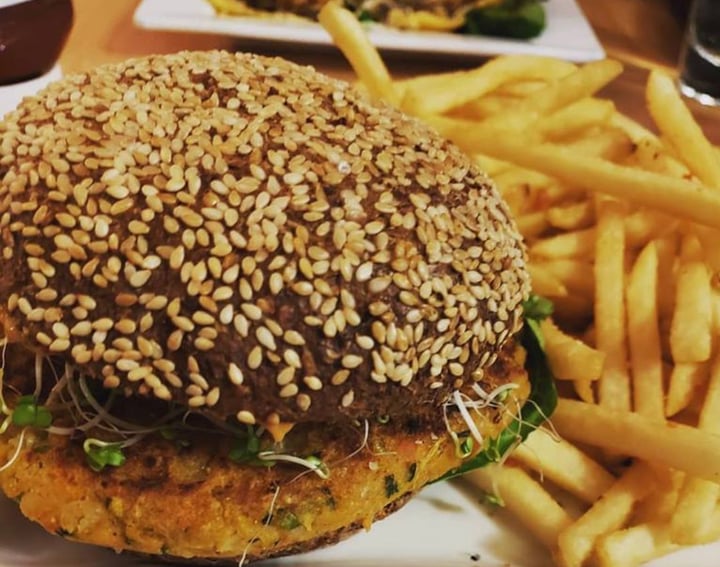 review photo of Peoples Organic Coffee & Wine Cafe House Made Veggie Burger shared by @dmccloskey on 08 Apr 2018 - review
