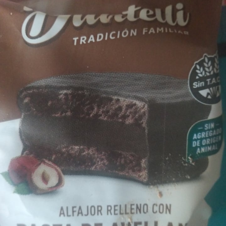 photo of dantelli Alfajor de chocolate relleno con pasta de Avellanas shared by @morel92 on  30 Oct 2022 - review