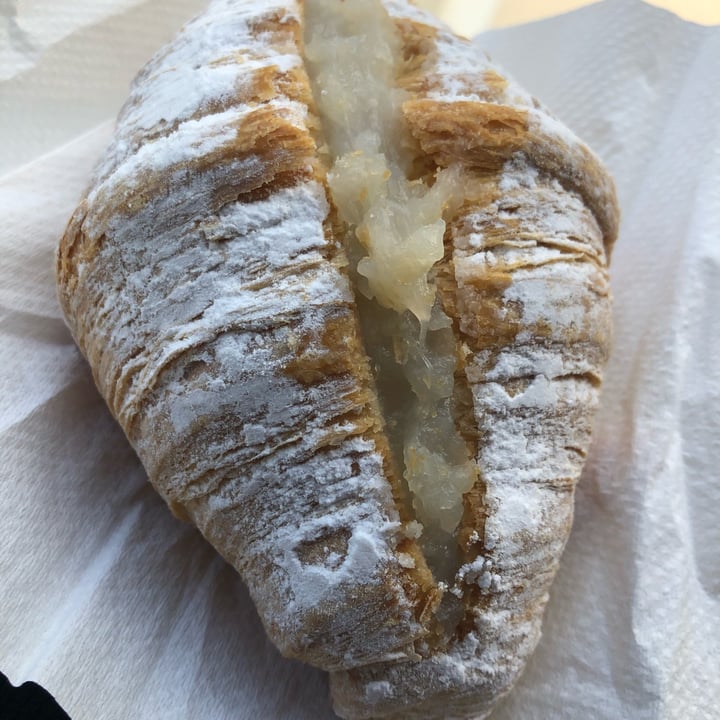 photo of Panem (Take Away) Croissan con pastelera shared by @florrcita on  12 Dec 2021 - review