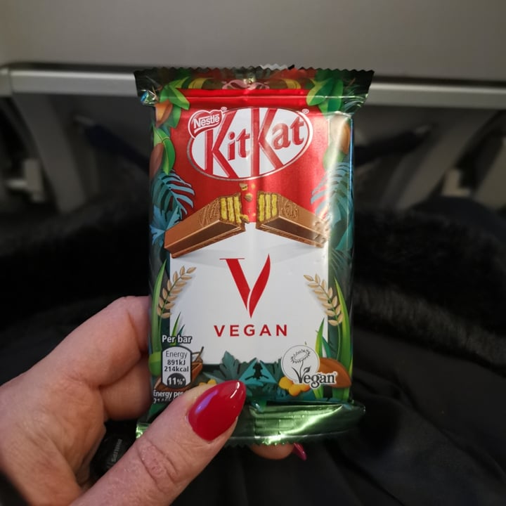 photo of Nestlé Kitkat Vegan shared by @tinaraevenna on  10 Feb 2022 - review