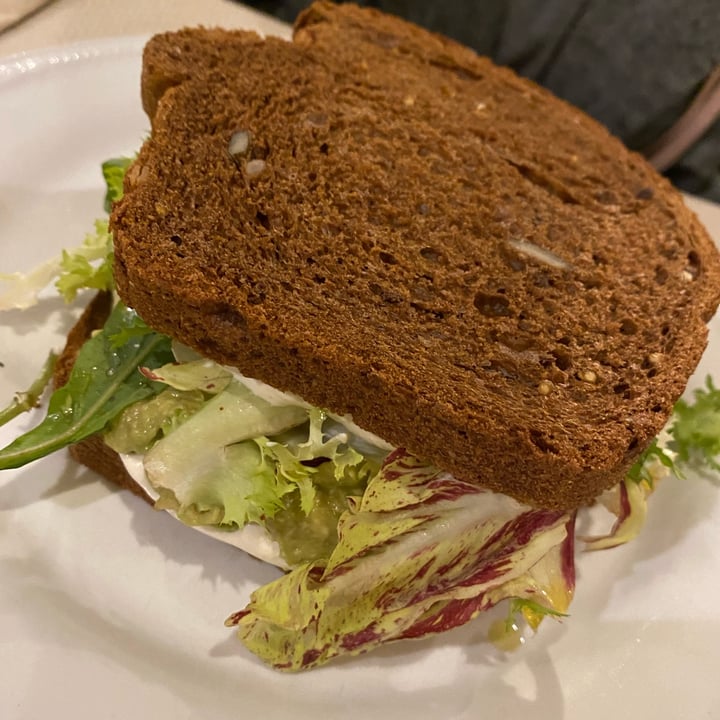 photo of Écru Avocado-Cashew Sandwich shared by @stefma on  23 Oct 2021 - review