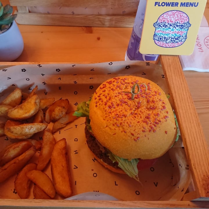 photo of Flower Burger Hercules Burger shared by @sabrinamarangoni on  23 Oct 2022 - review