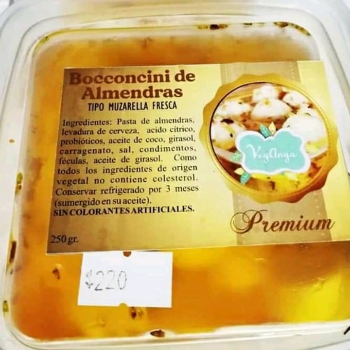 review photo of Veganya Boconcini de Almendras shared by @selinakyle on 28 Jan 2021 - review