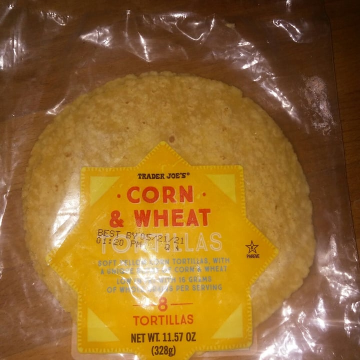 review photo of Trader Joe's Corn & wheat tortilla shared by @nomurk on 28 Jun 2021 - review