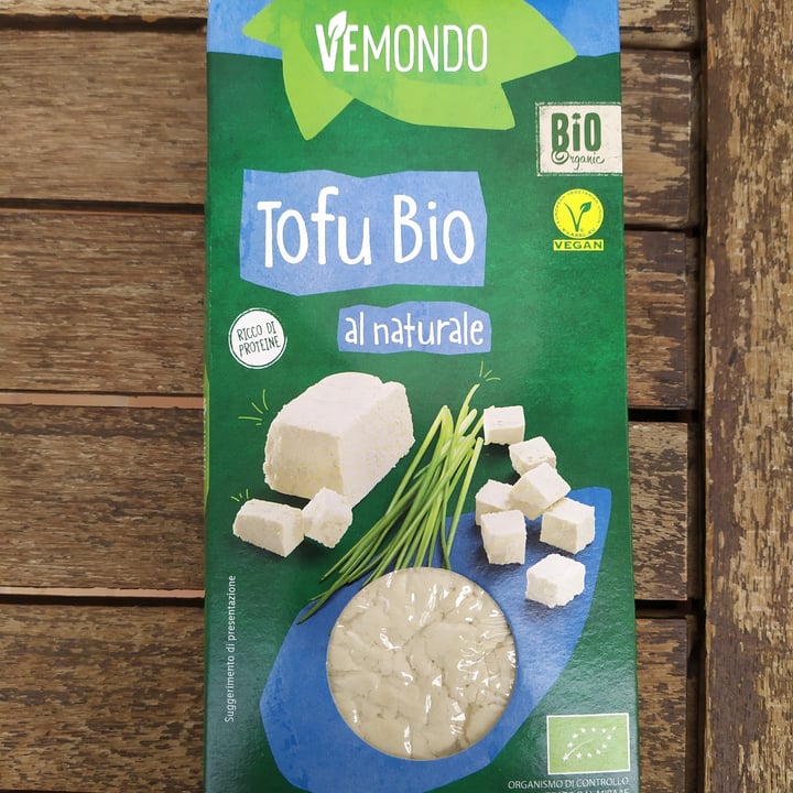 photo of Vemondo Tofu Bio con Erbette shared by @vegancolorfood on  28 Nov 2021 - review