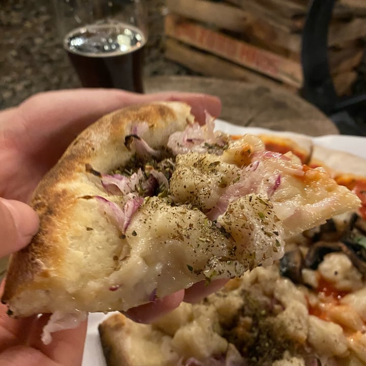 photo of Parador Slonjah Pizza vegan shared by @belurkrt on  16 Jan 2022 - review