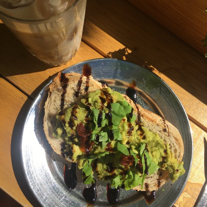 photo of Cuervo Café Avocado Vegan Toast shared by @smariaveg on  24 Mar 2021 - review