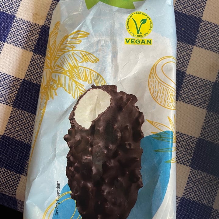 photo of Vemondo Gelato Di Cocco Ricoperto Di Cioccolato Fondente shared by @martyrouge on  21 Aug 2021 - review