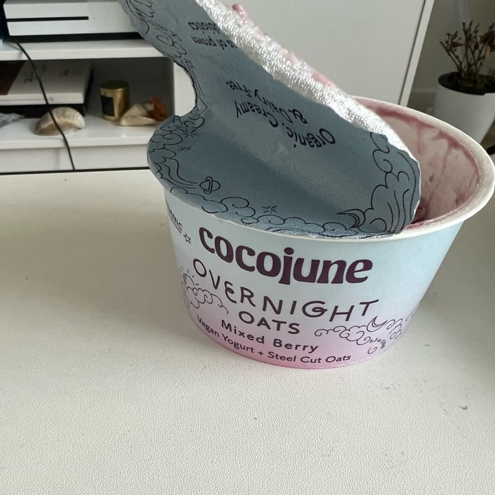 review photo of cocojune overnight oats mixed berry shared by @jessycadasilveira on 02 Jun 2022 - review