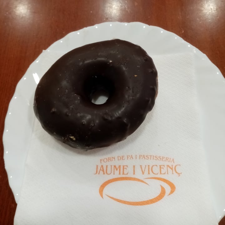 photo of Jaume I Vicenç Donut de xocolata shared by @adnaloi on  11 Nov 2021 - review