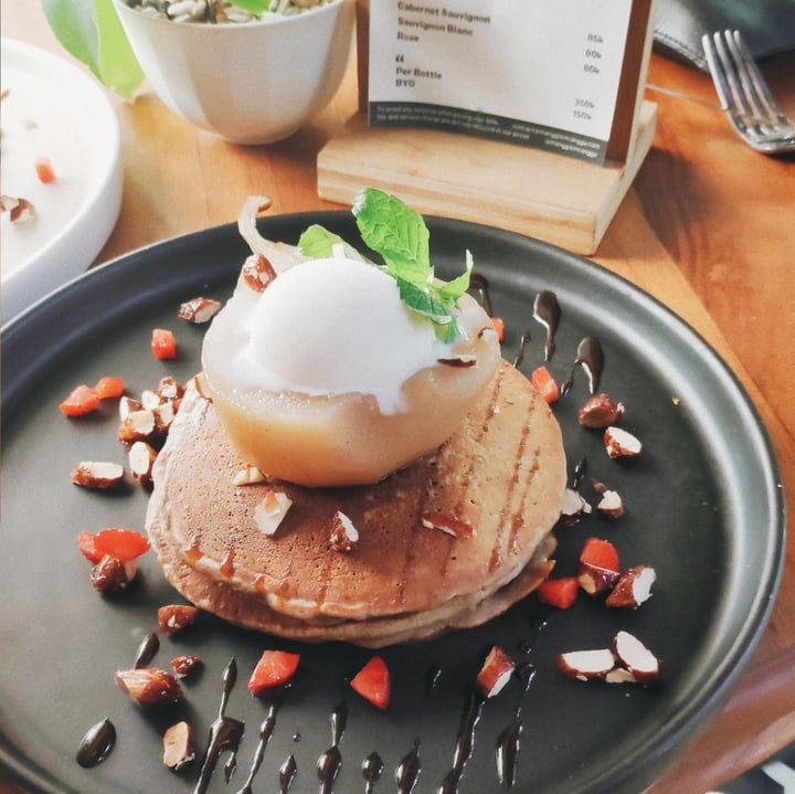 review photo of Manggis in Canggu Cinnamon Pear Pancakes shared by @balimunich on 12 Dec 2019 - review