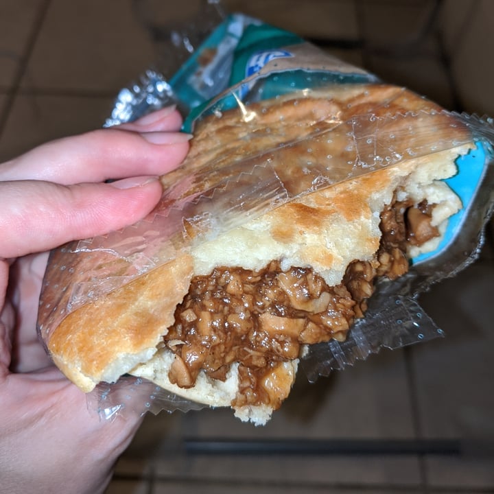 photo of 7-Eleven Kedron Plant-based no beef pie shared by @mikilfaith on  07 Jun 2020 - review