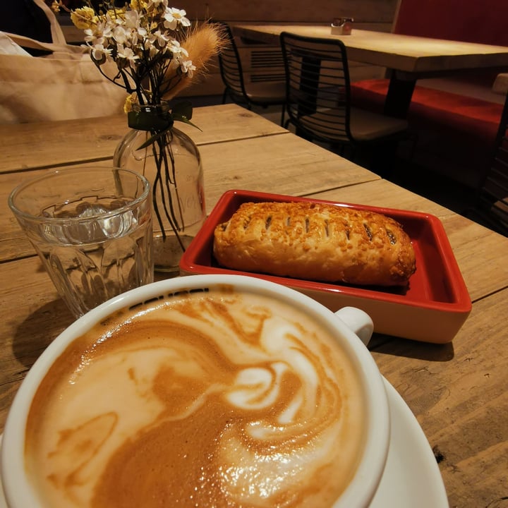 photo of Uno Caffé Olistico Cappuccio di soia e saccottino mele sciroppo d'acero e noci shared by @memy on  12 Sep 2021 - review