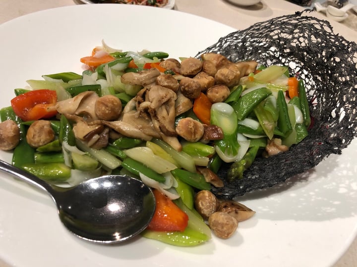 photo of LingZhi Vegetarian - Liat Towers Braised Lion’s Head Mushroom Ball with Seasonal Vegetables shared by @kelvin on  29 Jul 2019 - review