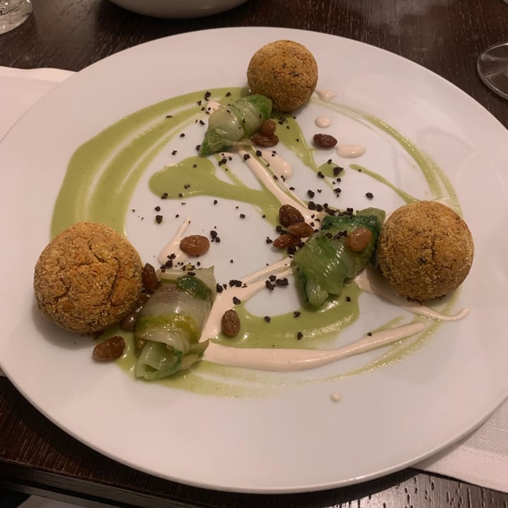 photo of Orto Osteria dalla terra Felafel di ceci, scarola, uvetta e pinoli shared by @noexos on  27 Dec 2022 - review