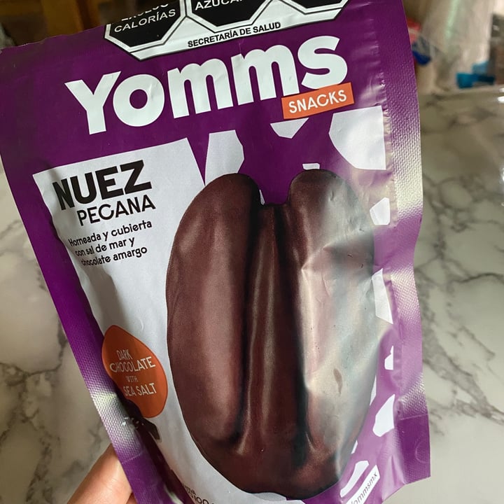 photo of Yomms Nuez pecana Dark chocolate con sal shared by @blankapola on  14 Mar 2021 - review