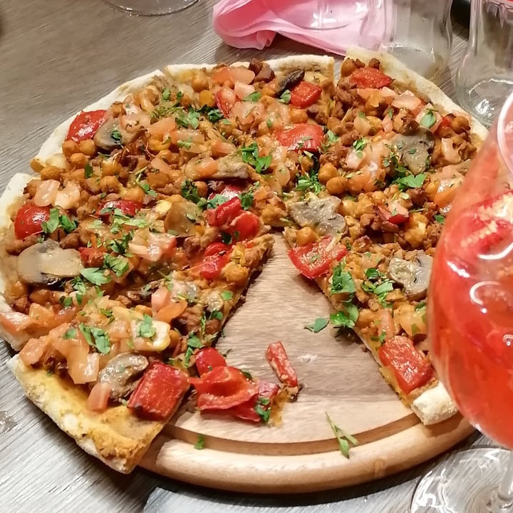 photo of Sotto Loggia bar music & drinks Pizza shared by @soleiljaune on  28 Aug 2021 - review