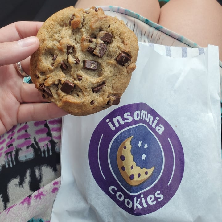 photo of Insomnia Cookies Vegan Chocolate Chunk shared by @ashwickety on  01 Mar 2022 - review