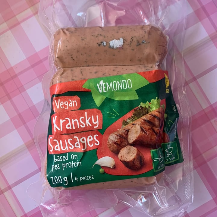 photo of Vemondo Vegan Kransky Sausages shared by @slovenianveganfinds on  06 Sep 2022 - review