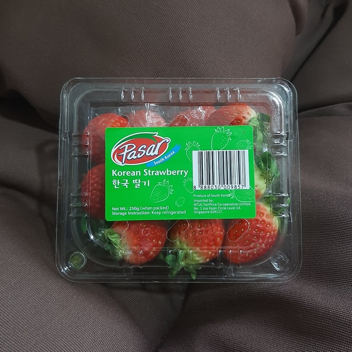 review photo of Pasar Korean Strawberries shared by @laji on 05 Feb 2022 - review