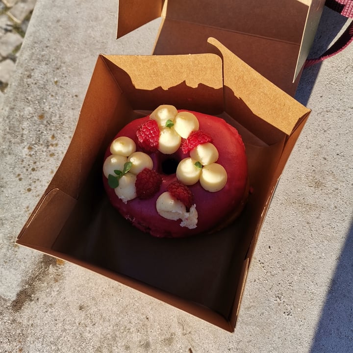photo of Scoop 'n Dough Raspberry Donut shared by @teresaacsf on  18 Jan 2021 - review