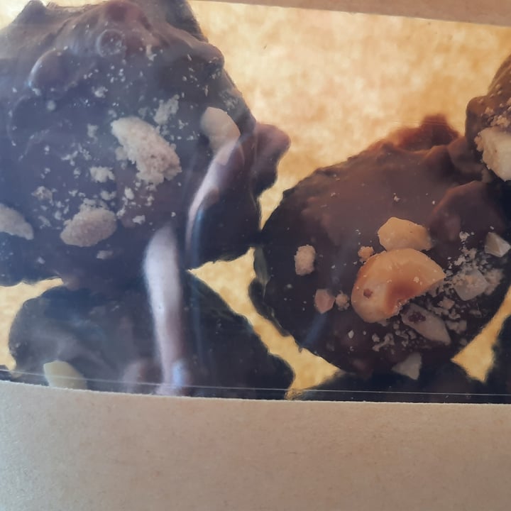 review photo of The crumbox Vegan ferrero roche balls shared by @grofica-akasha on 08 Apr 2021 - review