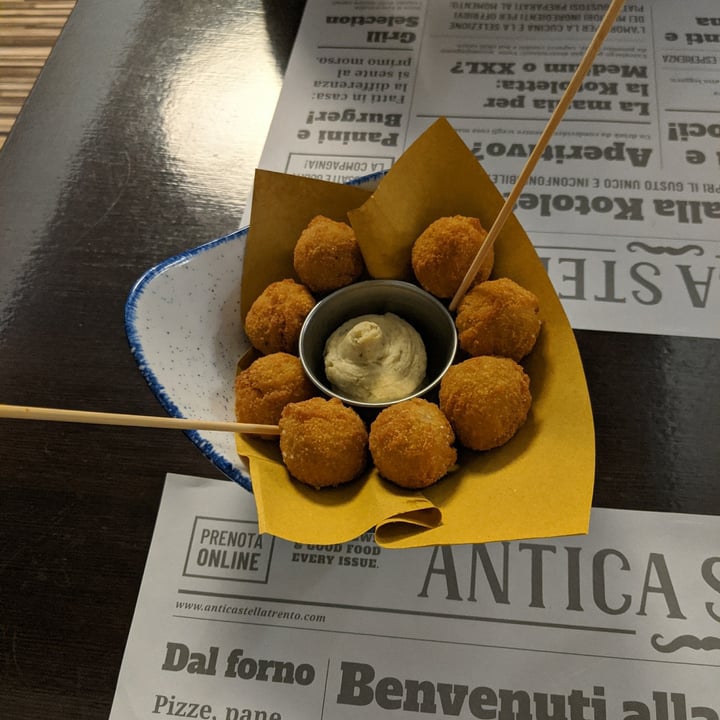 review photo of Antica Stella la prima Kotoletteria in città dal 2004 Falafel Con Humus shared by @fra-rocci1997 on 03 Sep 2020 - review