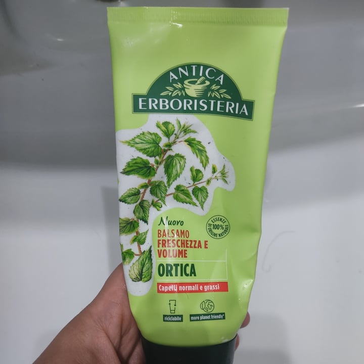 review photo of Antica erboristeria balsamo freschezza e volume ortica shared by @miaka on 22 Oct 2022 - review